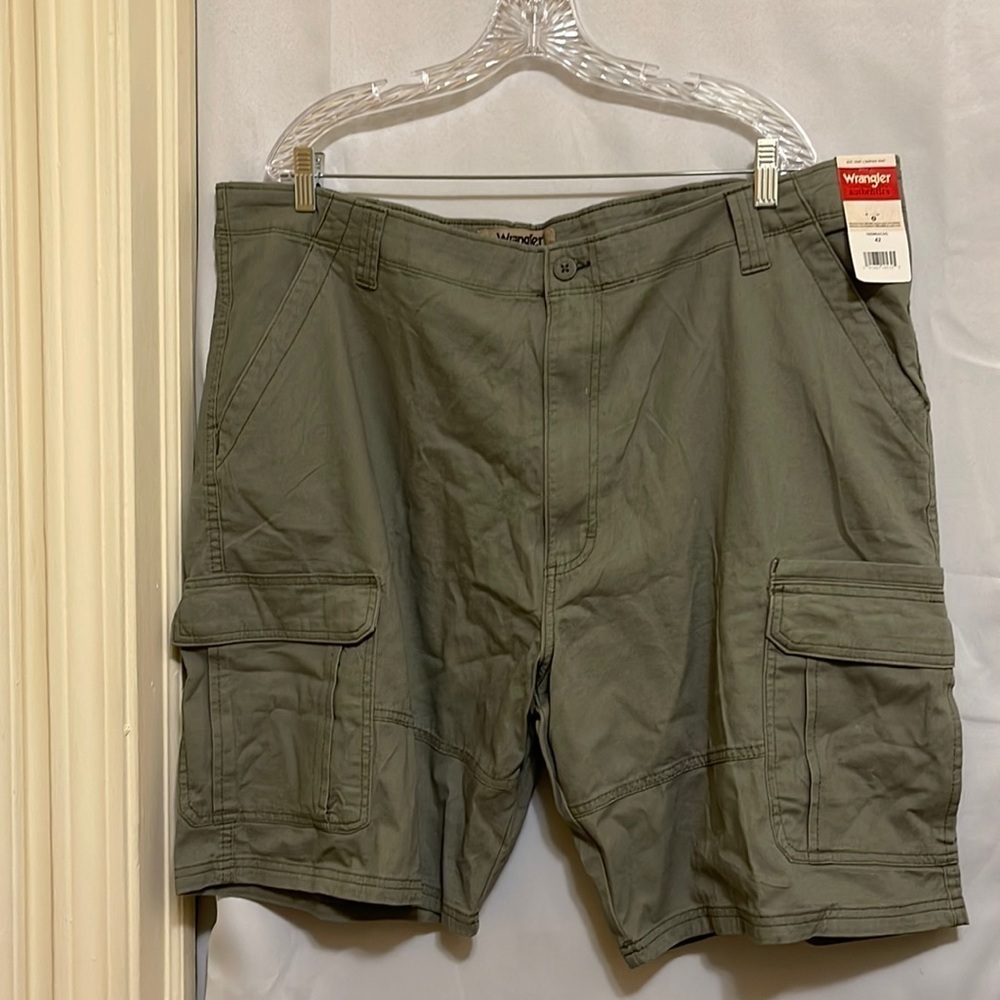 Wranglers Authenticator Olive Green Cargo Short Pants size 42